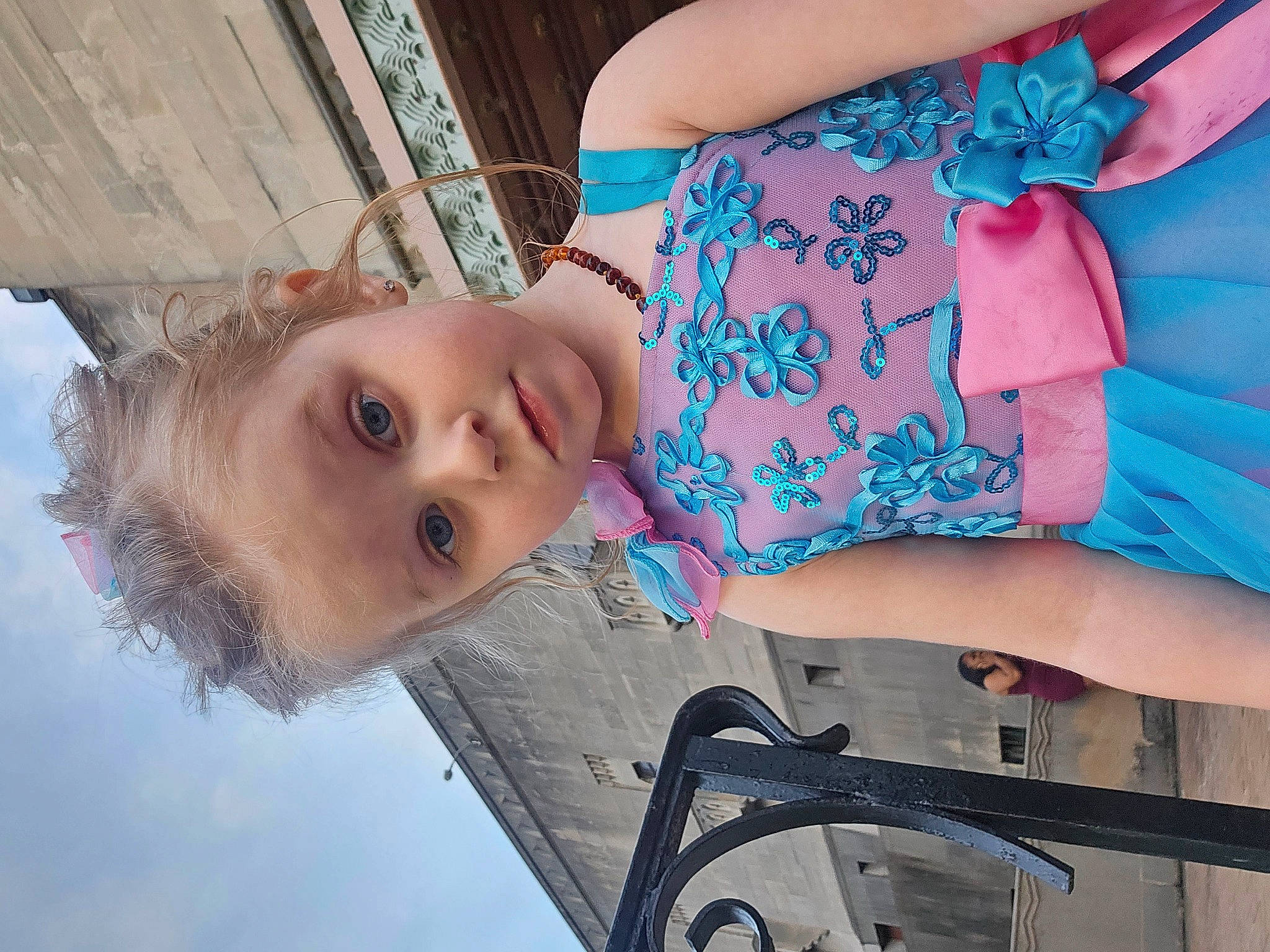 Lunafreya is registered to the contest to win money with this photo: baby, blue, child, cloud, electric_blue, face, fun, happy, house, leisure, pattern, person, skin, sky, toddler, tree, vacation, window