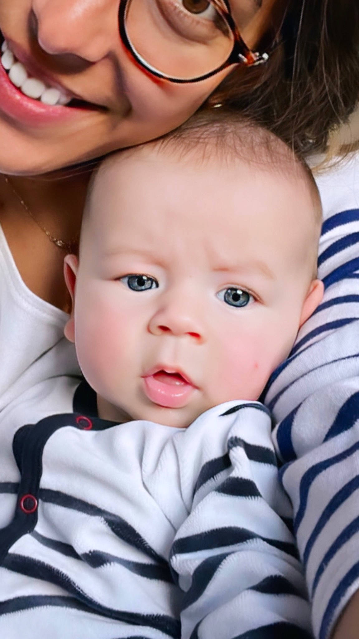 Ayden a rejoint le concours — aidez-le/la à gagner de superbes lots ! baby, cheek, chin, eye, eyebrow, eyelash, facial_expression, gesture, happy, iris, lip, mammal, mouth, nose, organ, person, photograph, pink, skin, smile