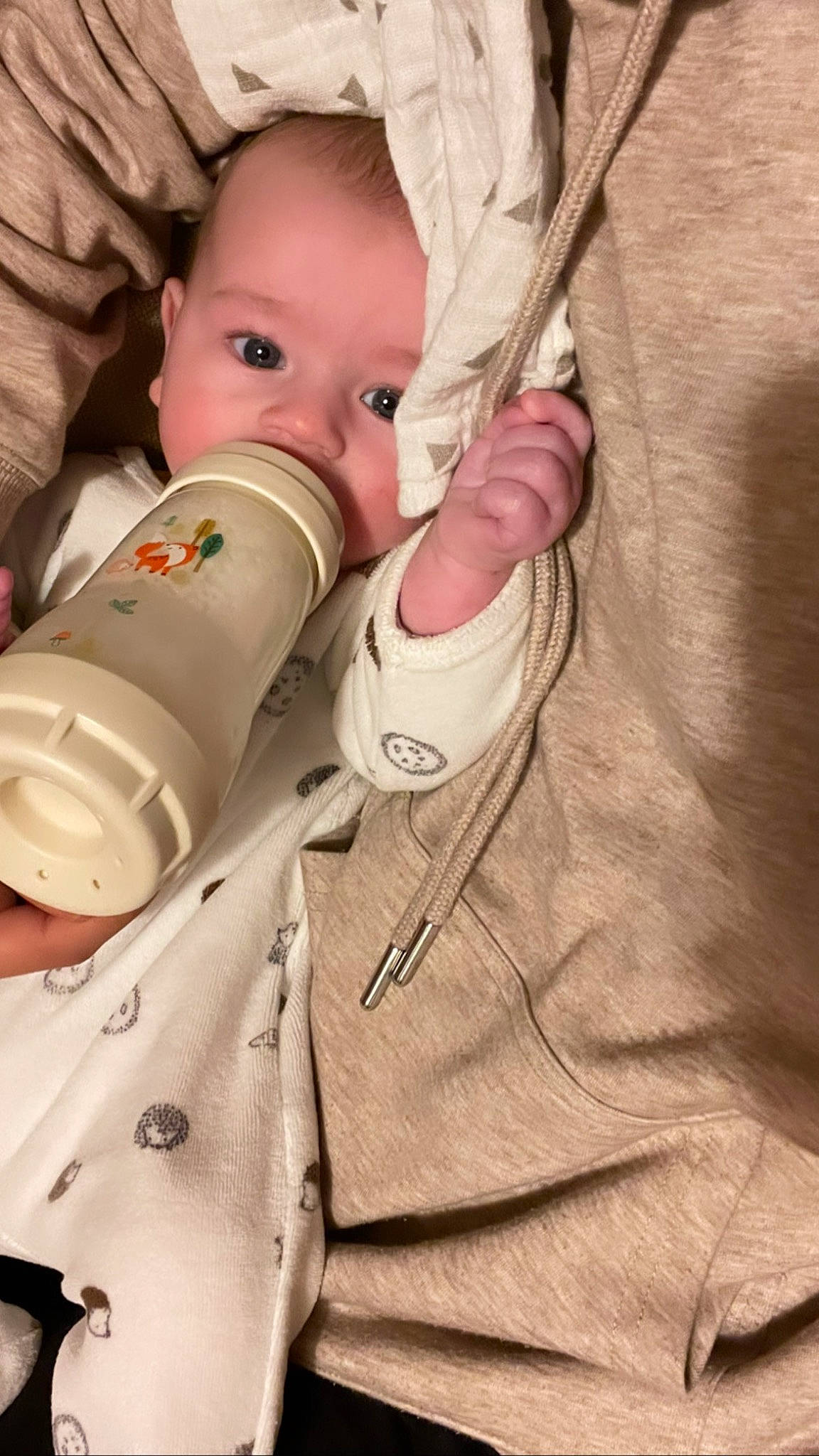 Ayden participe au concours pour gagner de l'argent avec cette photo : baby, baby_products, baby_safety, baby_toddler_clothing, cheek, child, collar, comfort, face, gesture, human_body, linens, pattern, person, personal_protective_equipment, skin, sleeve, textile, toddler, uniform