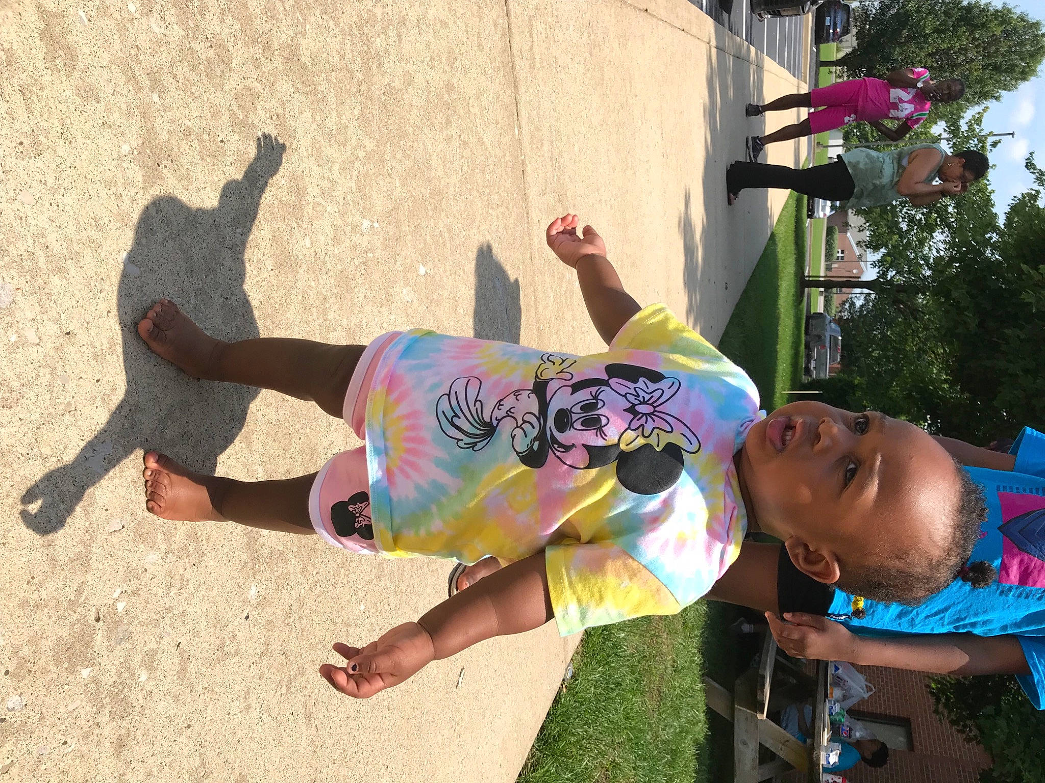 Akira is registered to the contest to win money with this photo: arm, barefoot, child, foot, fun, grass, happy, human_leg, knee, leaf, leisure, person, pink, plant, recreation, shorts, t_shirt, thigh, toddler, tree