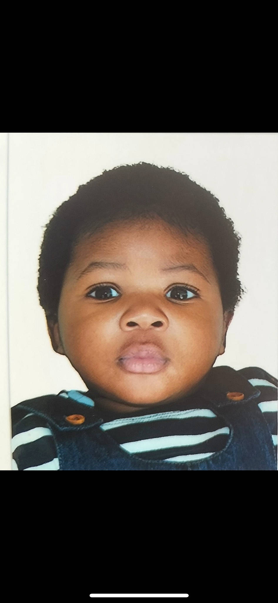 Melvyn participe au concours pour gagner de l'argent avec cette photo : art, black_hair, cheek, child, chin, eyebrow, eyelash, face, flash_photography, forehead, fun, happy, lip, no_expression, nose, person, portrait, portrait_photography, skin, t_shirt