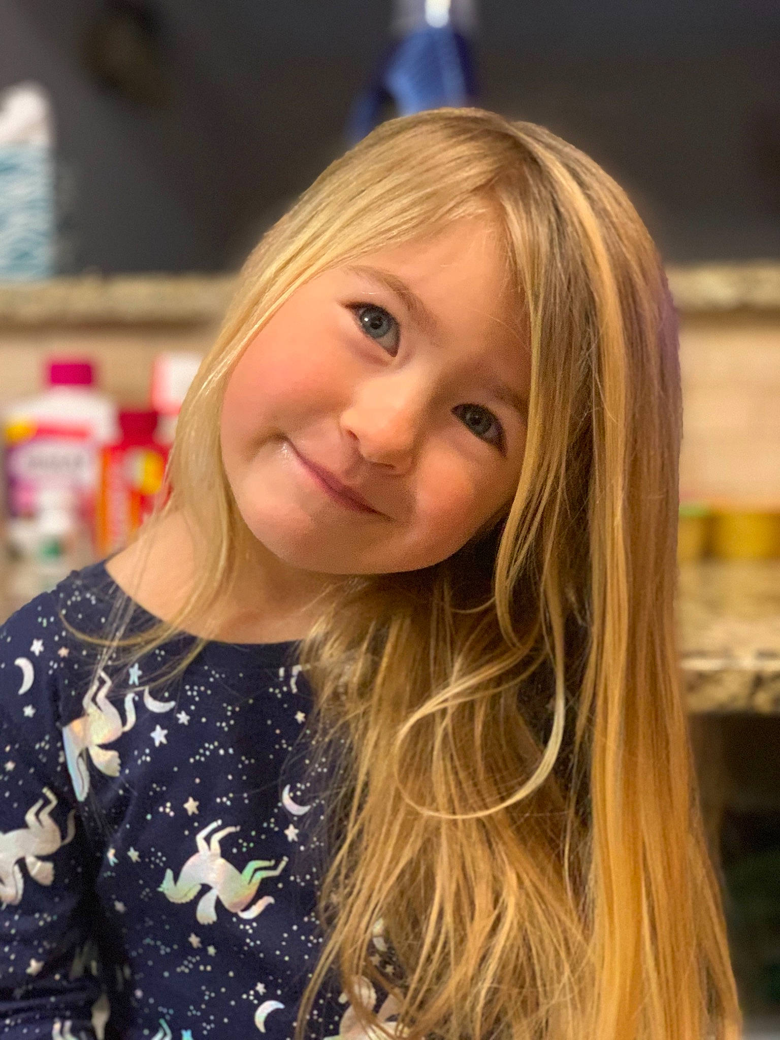 Hannah is registered to the contest to win money with this photo: blond, brown_hair, child_model, feathered_hair, hairstyle, iris, joy, layered_hair, long_hair, person, portrait, portrait_photography, step_cutting