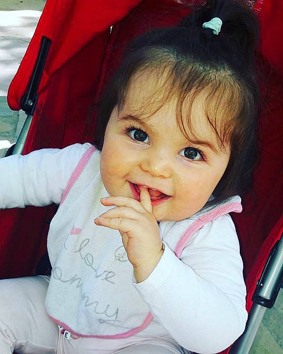 Solyne participe au concours pour gagner de l'argent avec cette photo : beauty, child, clothing, costume, emotion, eye, face, facial_expression, girl, head, infant, joy, lady, nose, organ, person, red, skin, smile, toddler