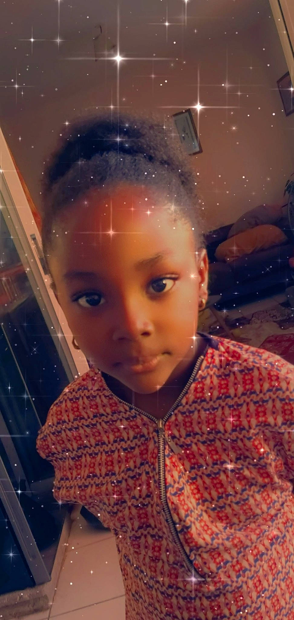 Jelhane a rejoint le concours — aidez-le/la à gagner de superbes lots ! baby, baby_toddler_clothing, black_hair, cheek, child, child_model, cool, curious, eyebrow, eyelash, forehead, hairstyle, iris, lip, organ, person, photography, portrait_photography, space