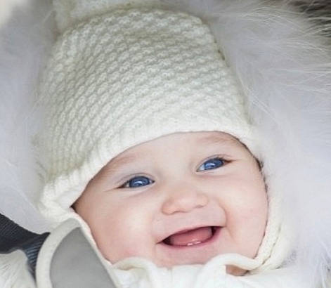 Ludivine a rejoint le concours — aidez-le/la à gagner de superbes lots ! baby, baby_laughing, baby_making_funny_faces, bonnet, cheek, child, eye, face, facial_expression, happy, head, headgear, headwear, laugh, lip, mouth, nose, person, portrait_photography, skin