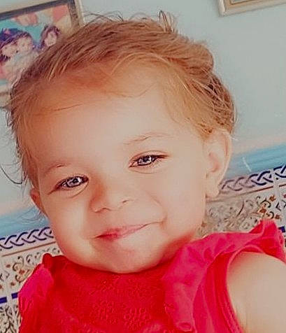 Chayma participe au concours pour gagner de l'argent avec cette photo : baby_toddler_clothing, cheek, ear, eye, eyebrow, eyelash, forehead, happy, head, iris, joy, lip, mouth, neck, nose, organ, person, picture_frame, pink, skin