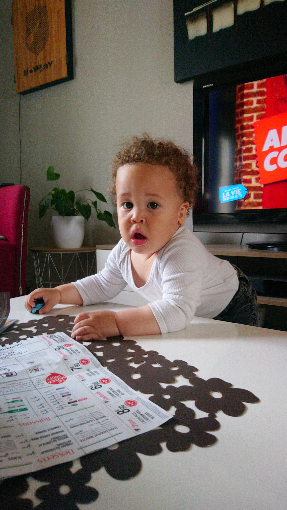 Wayatt a rejoint le concours — aidez-le/la à gagner de superbes lots ! child, games, person, play, surprise, toddler