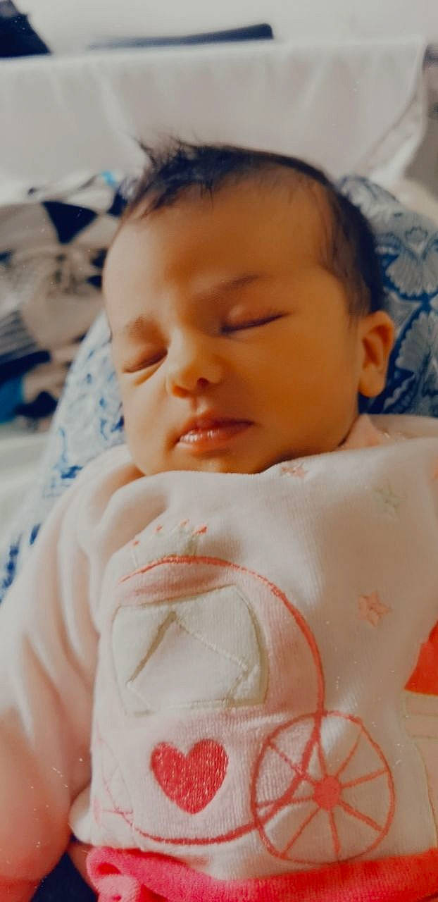 Elena a rejoint le concours — aidez-le/la à gagner de superbes lots ! baby, cheek, child, comfort, eyebrow, eyelash, finger, forehead, happy, linens, lip, mouth, nose, person, product, skin, sleeve, textile, thumb, toddler