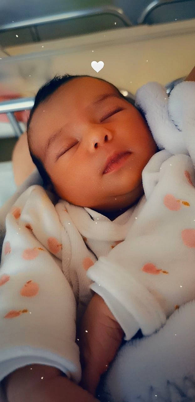 Elena a rejoint le concours — aidez-le/la à gagner de superbes lots ! baby, baby_sleeping, baby_toddler_clothing, bedtime, cheek, child, comfort, eyelash, happy, linens, lip, mouth, nap, nose, peach, person, room, skin, sleep, thumb