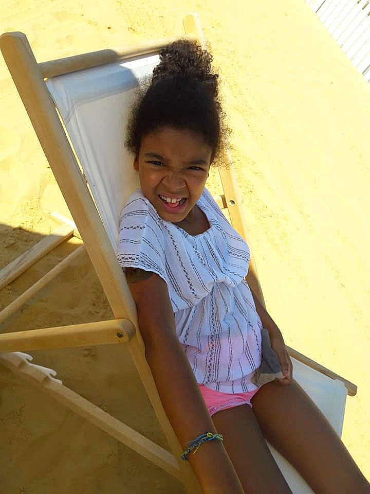 Tanya a rejoint le concours — aidez-le/la à gagner de superbes lots ! abdomen, beauty, clothing, fun, girl, hairstyle, happiness, human_hair_color, joy, lady, leg, long_hair, person, photo_shoot, shoulder, sitting, smile, standing, textile, thigh