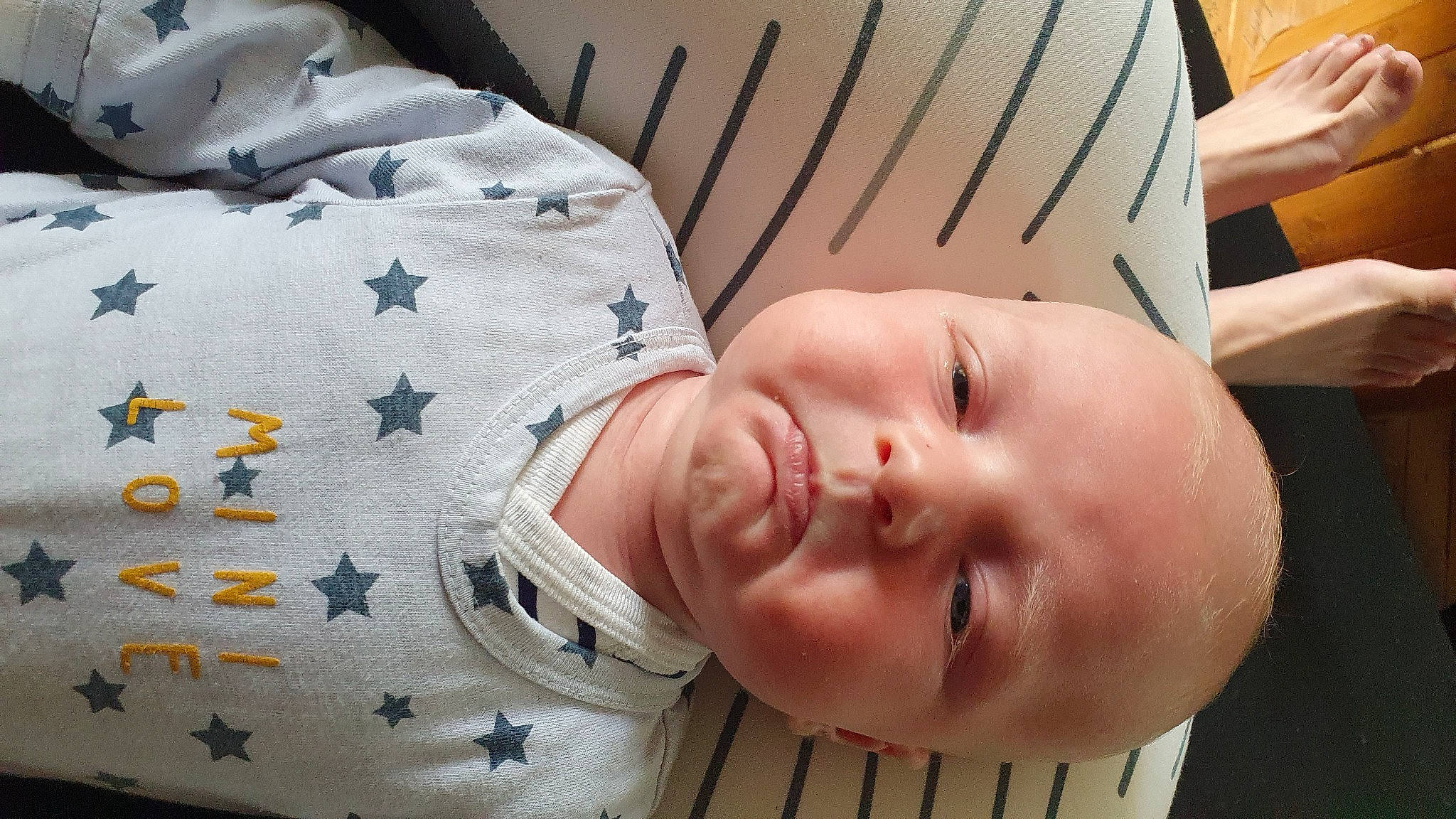 Mathéo participe au concours pour gagner de l'argent avec cette photo : baby, baby_laughing, baby_products, baby_safety, baby_toddler_clothing, cheek, child, comfort, facial_expression, happy, mammal, mouth, nose, organ, person, product, skin, smile, textile, toddler