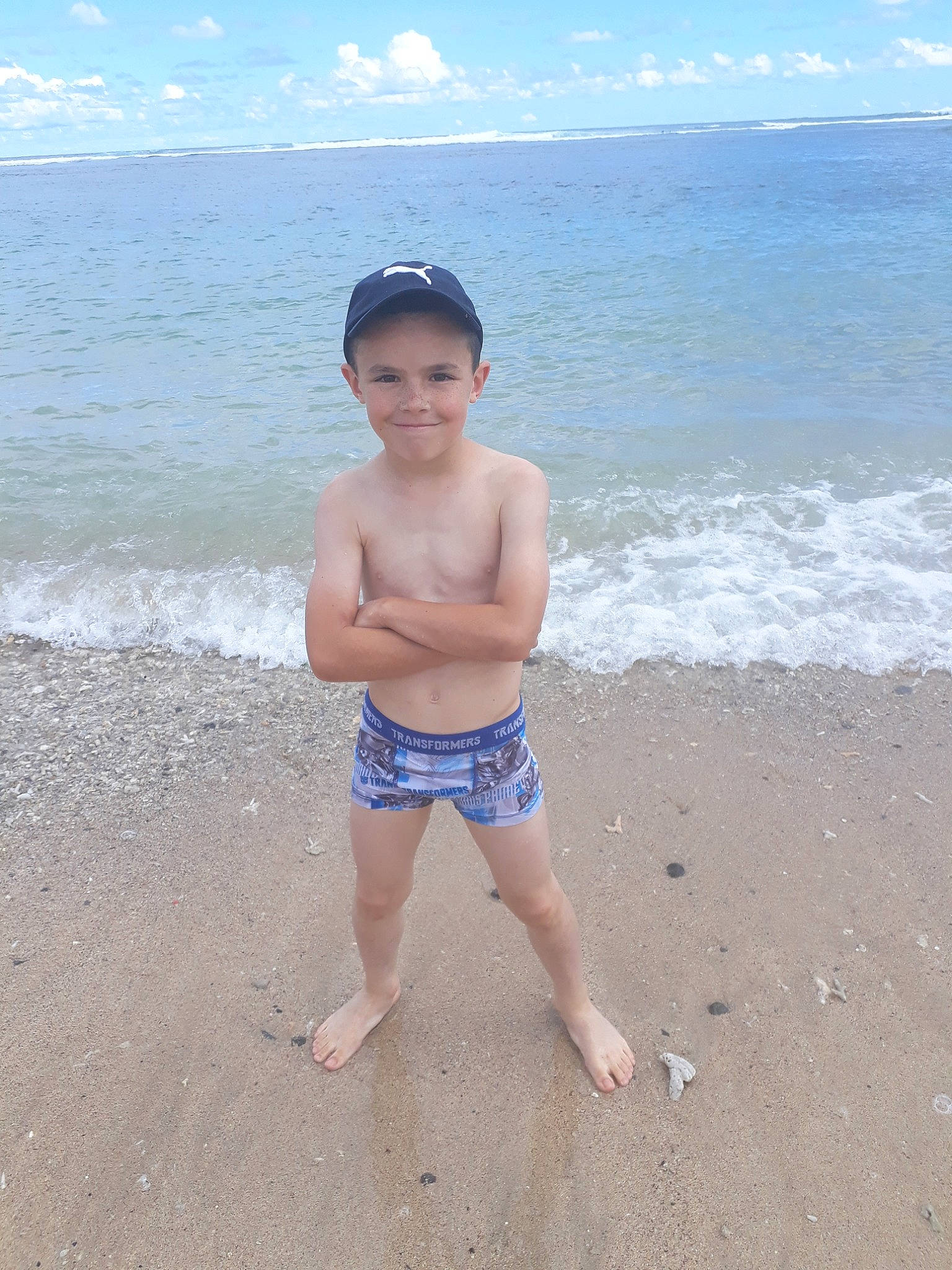 Lorenzo a rejoint le concours — aidez-le/la à gagner de superbes lots ! barechestedness, beach, body_of_water, boy, coastal_and_oceanic_landforms, fun, joy, leg, male, muscle, ocean, person, sand, sea, shore, shorts, standing, summer, swimwear, vacation