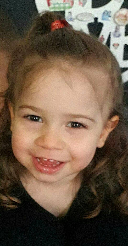 Oceane a rejoint le concours — aidez-le/la à gagner de superbes lots ! cheek, child, child_model, chin, ear, eyebrow, face, forehead, girl, hair, hairstyle, head, human_hair_color, jaw, joy, lip, long_hair, nose, person, skin