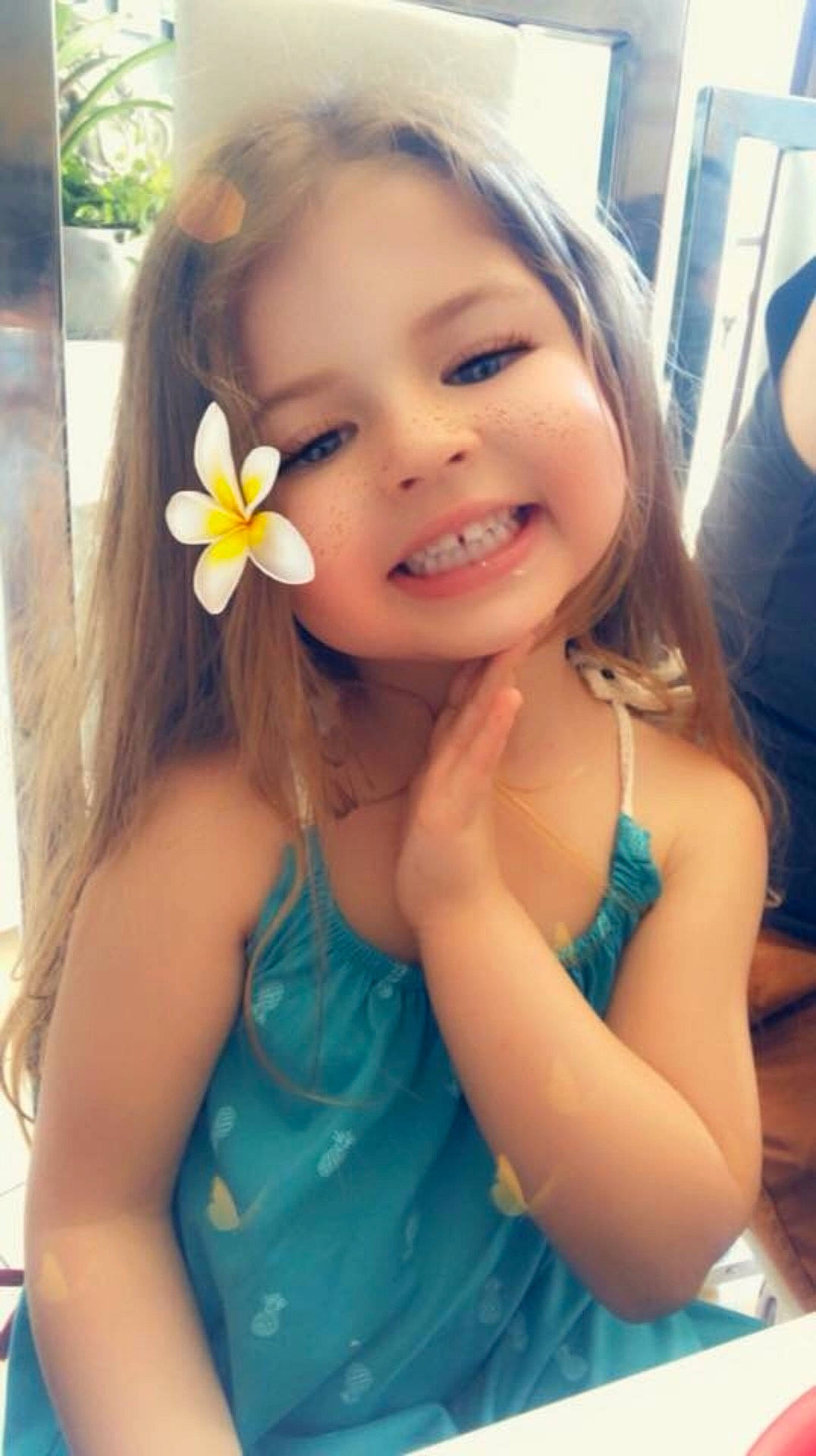 Lilou a rejoint le concours — aidez-le/la à gagner de superbes lots ! beauty, black_hair, blond, brown_hair, cheek, child, child_model, face, fun, girl, hairstyle, happiness, human_hair_color, iris, joy, long_hair, person, skin, smile, summer