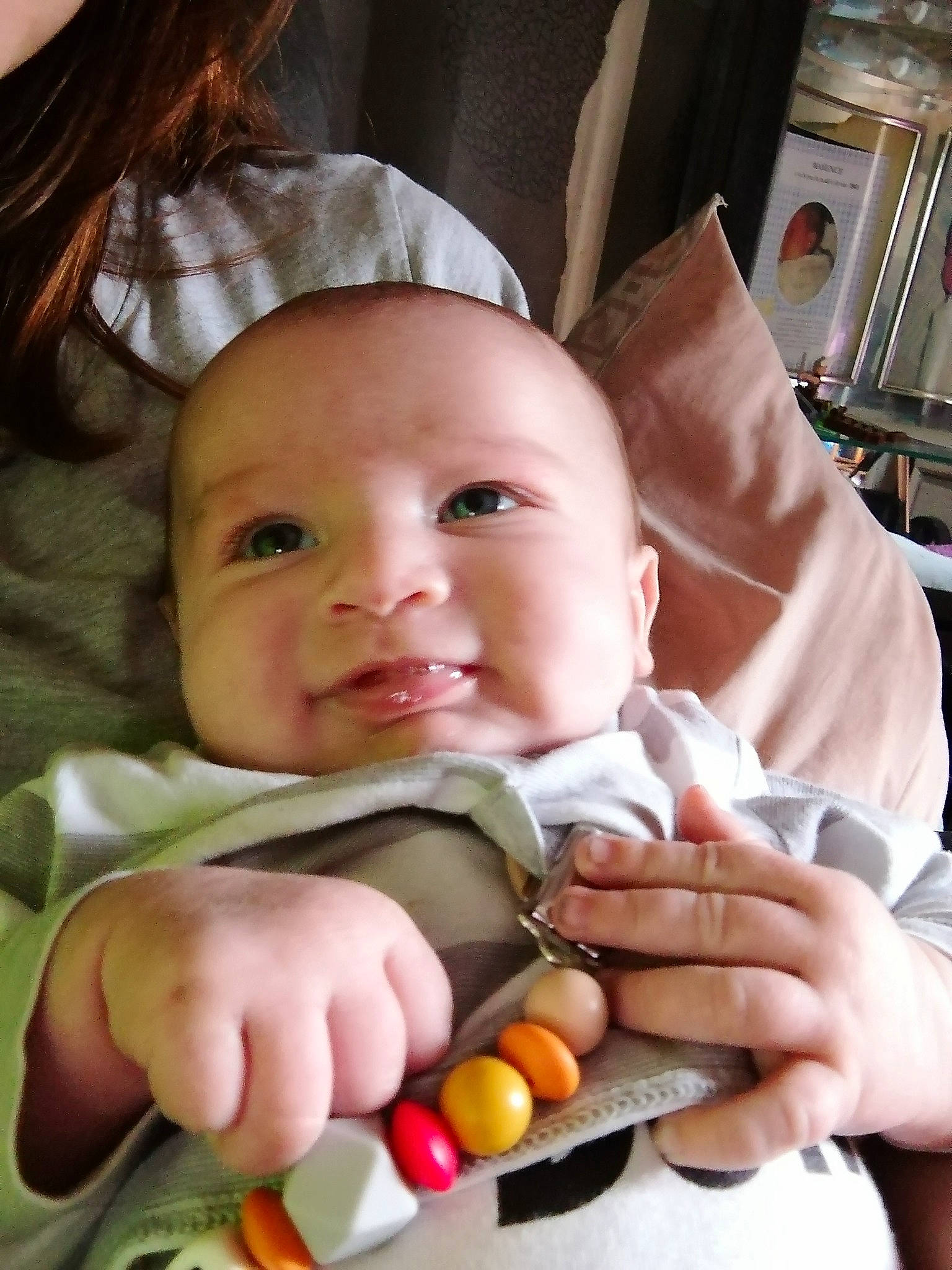 Diego participe au concours pour gagner de l'argent avec cette photo : baby, baby_toddler_clothing, cheek, child, eye, finger, hand, happy, head, iris, lip, mouth, nose, people, person, product, skin, smile, tableware, thumb