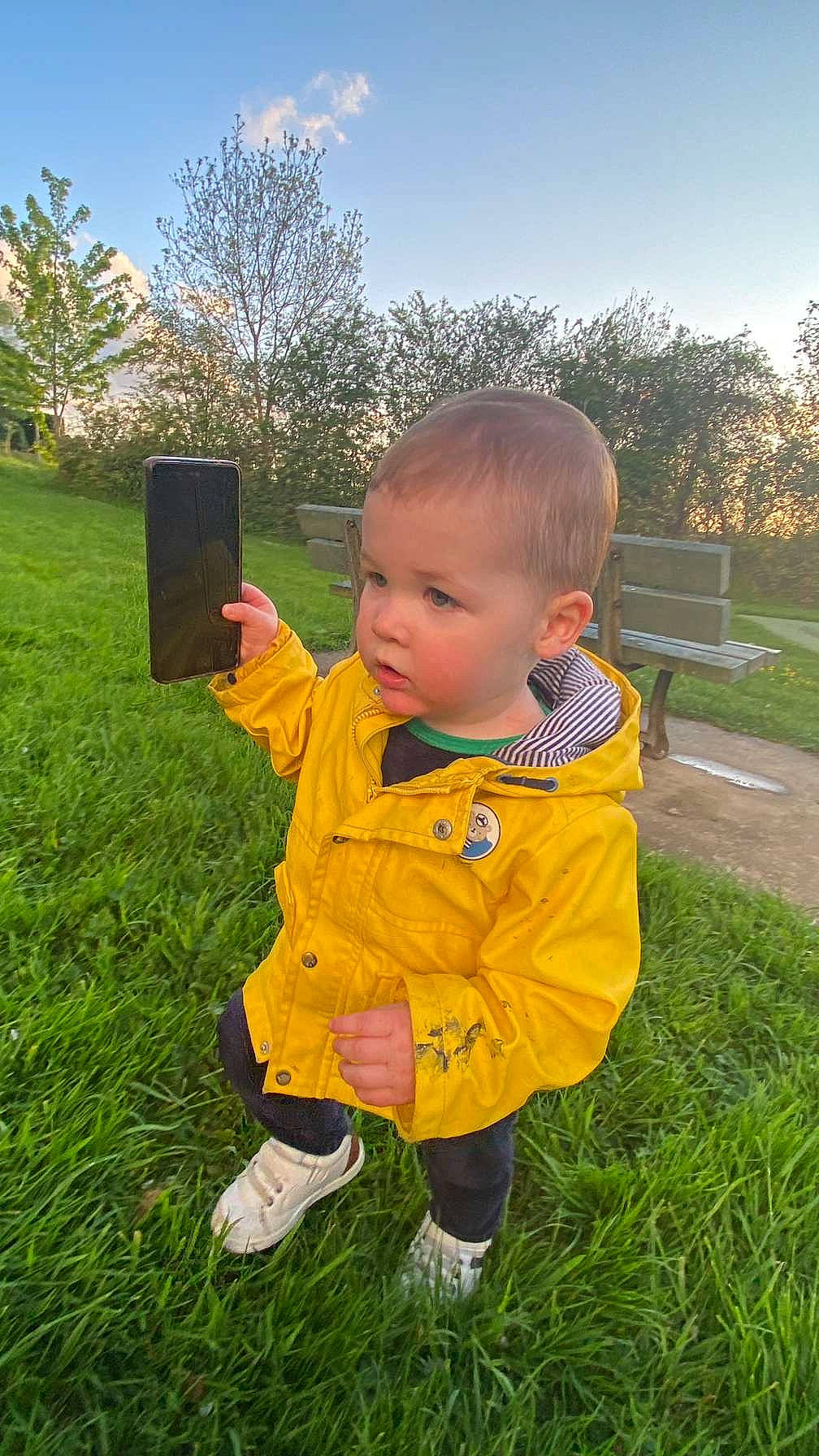 Loëvann a rejoint le concours — aidez-le/la à gagner de superbes lots ! baby, baby_toddler_clothing, cloud, fun, grass, grass_family, grassland, happy, landscape, lawn, leaf, leisure, meadow, people_in_nature, person, plant, recreation, sky, soil, toddler