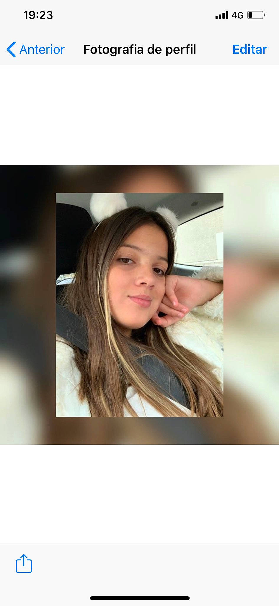 Lara a rejoint le concours — aidez-le/la à gagner de superbes lots ! beauty, beige, black_hair, brown, brown_hair, ear, eyebrow, face, fashion_accessory, hair, hairstyle, joy, lace_wig, lip, long_hair, material_property, model, person, photography, selfie