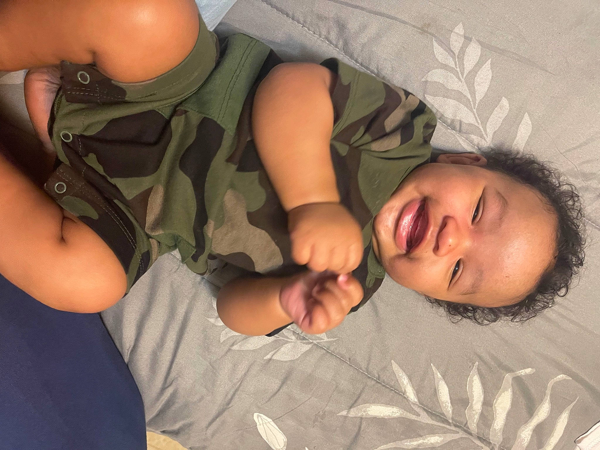 Dreyon is registered to the contest to win money with this photo: chest, comfort, cool, elbow, eyelash, finger, gesture, hand, happy, human_body, joint, mouth, muscle, neck, nose, organ, person, shoulder, skin, tree