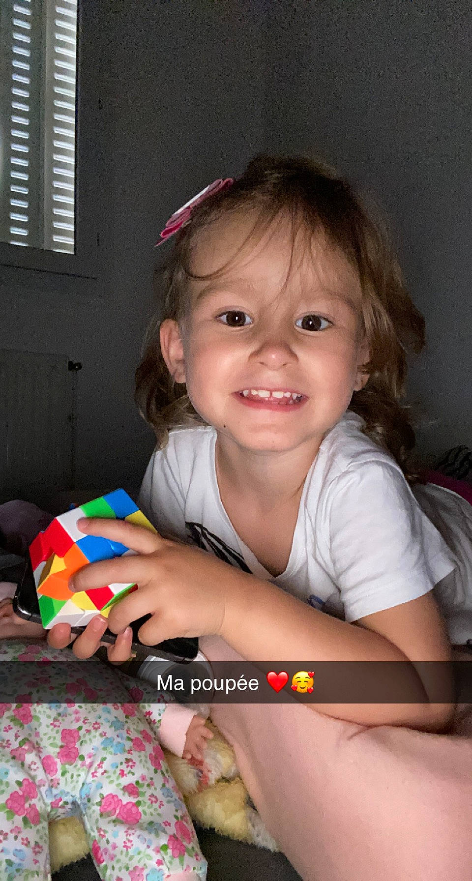 Héloïse a rejoint le concours — aidez-le/la à gagner de superbes lots ! baby_playing_with_toys, baby_toddler_clothing, beauty, child, event, flash_photography, fun, happy, holiday, iris, joy, pattern, people, person, play, room, sitting, skin, smile, toddler