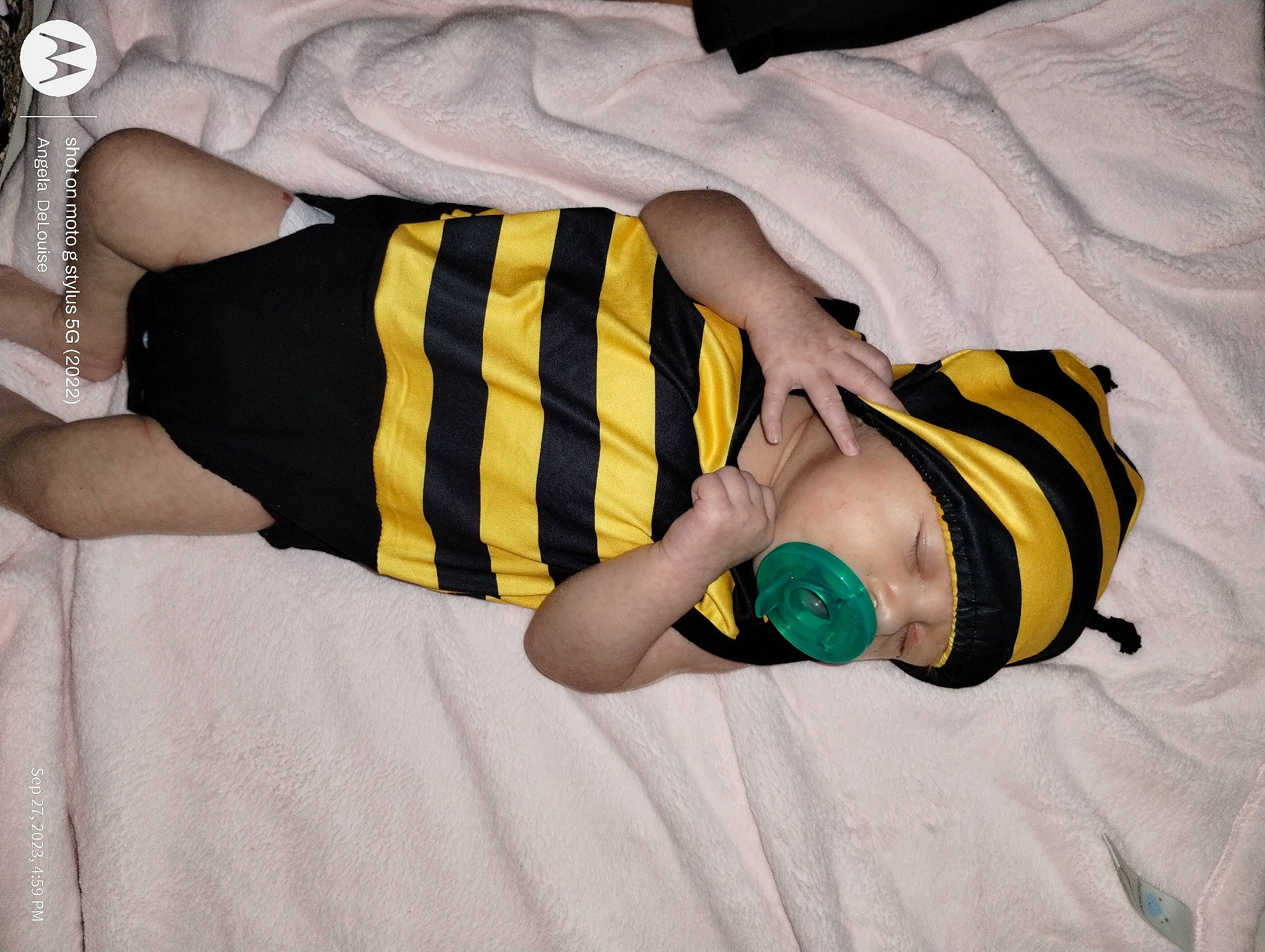 Ianna joined the competition — help win amazing prizes! bed, chest, comfort, elbow, finger, foot, gesture, headwear, human_body, human_leg, joint, knee, leg, linens, nail, pattern, person, sunglasses, thigh, thumb