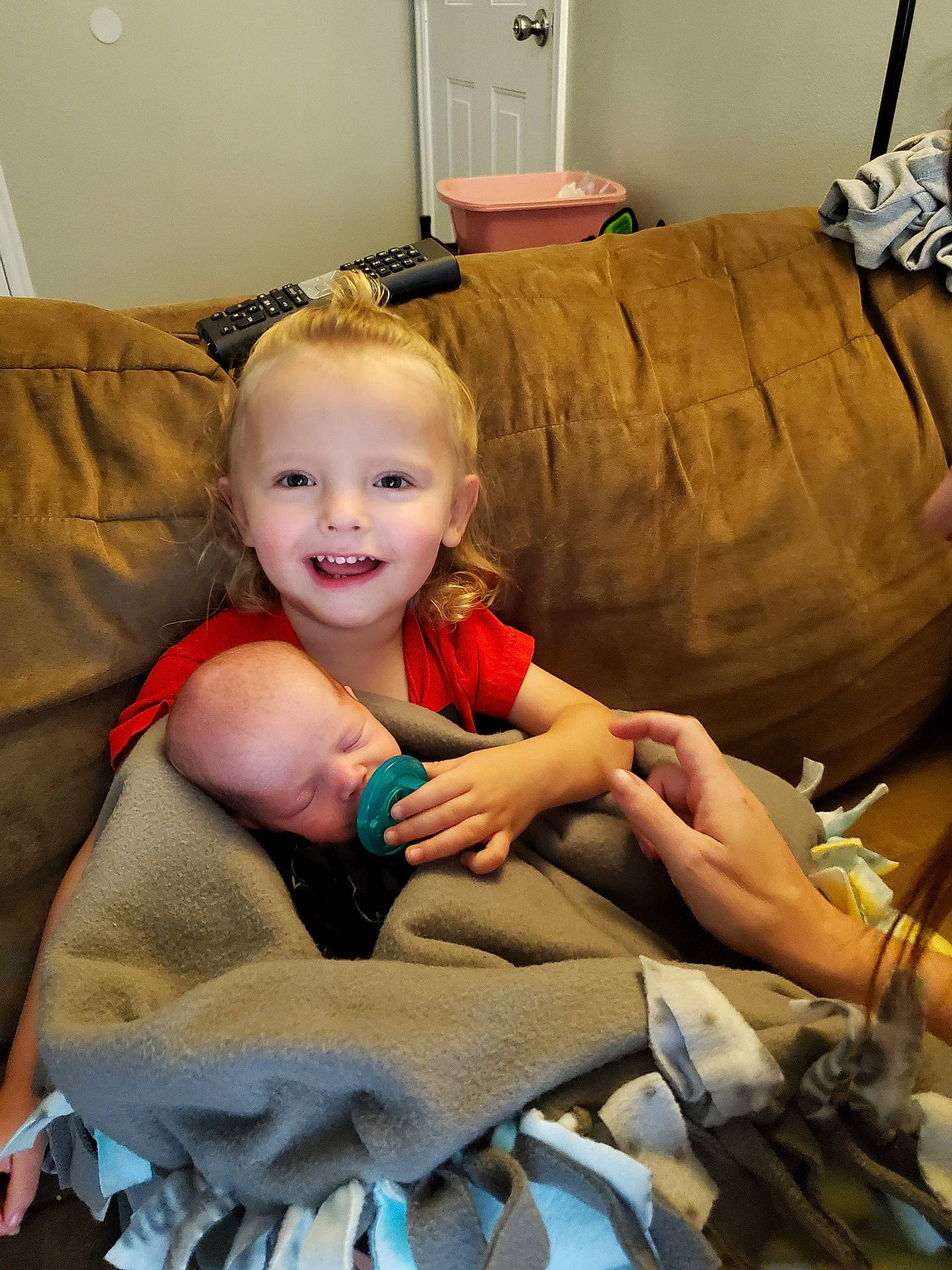 Eli is registered to the contest to win money with this photo: baby, baby_toddler_clothing, child, comfort, couch, eye, face, finger, fun, hairstyle, happy, head, joy, knee, lap, leg, leisure, person, skin, smile