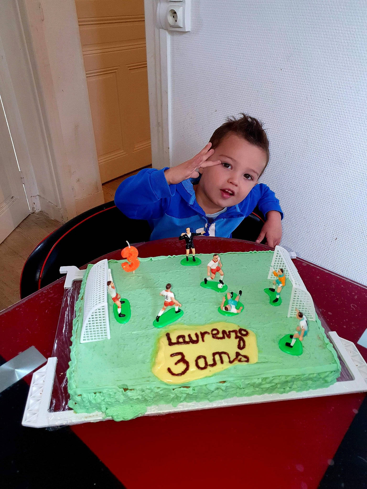 Laurenzo participe au concours pour gagner de l'argent avec cette photo : baked_goods, ball, birthday, birthday_cake, buttercream, cake, cake_decorating, child, competition_event, dessert, fondant, food, fun, games, icing, party, person, play, recreation, sugar_paste