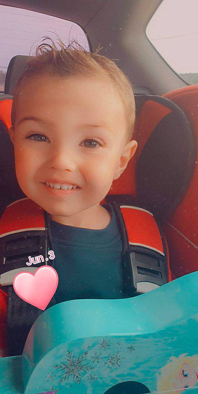 Laurenzo a rejoint le concours — aidez-le/la à gagner de superbes lots ! baby, beauty, car_seat, cheek, child, ear, eye, face, forehead, head, joy, person, play, product, skin, smile, toddler