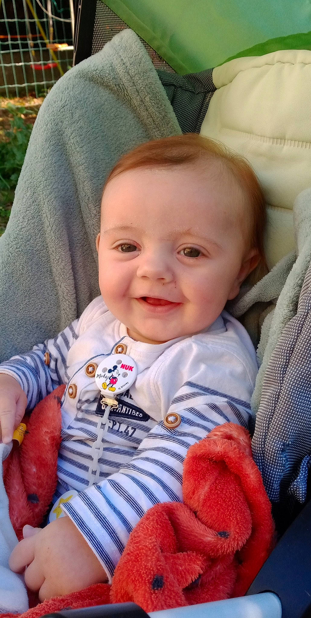 Maël participe au concours pour gagner de l'argent avec cette photo : arm, baby, baby_toddler_clothing, cheek, chin, comfort, eye, facial_expression, head, human, iris, joy, lip, mouth, nose, organ, outerwear, person, product, skin