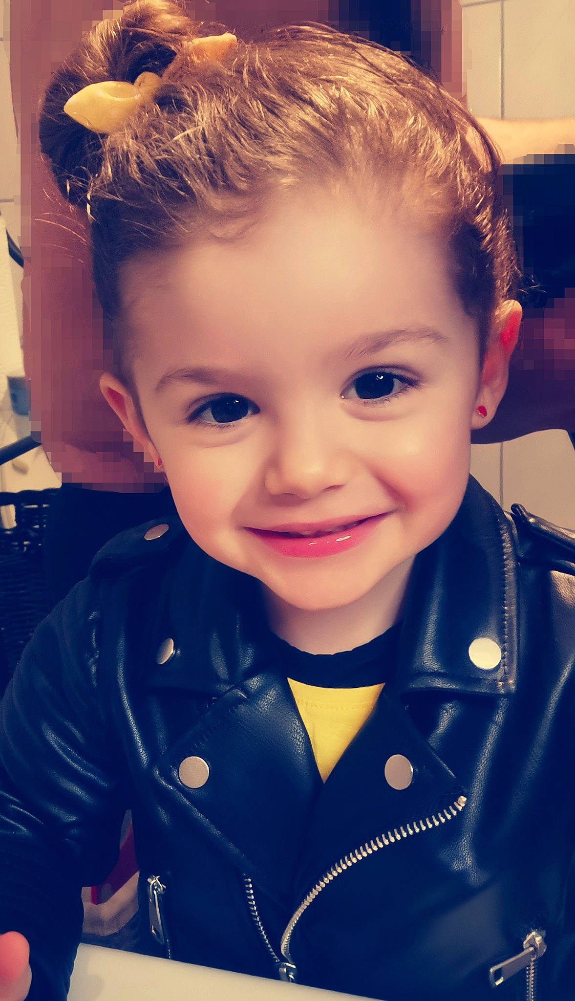 Giulia a rejoint le concours — aidez-le/la à gagner de superbes lots ! cheek, chin, collar, cool, ear, eye, eyebrow, eyelash, facial_expression, forehead, hair, hairstyle, happy, human, iris, joy, nose, outerwear, person, skin