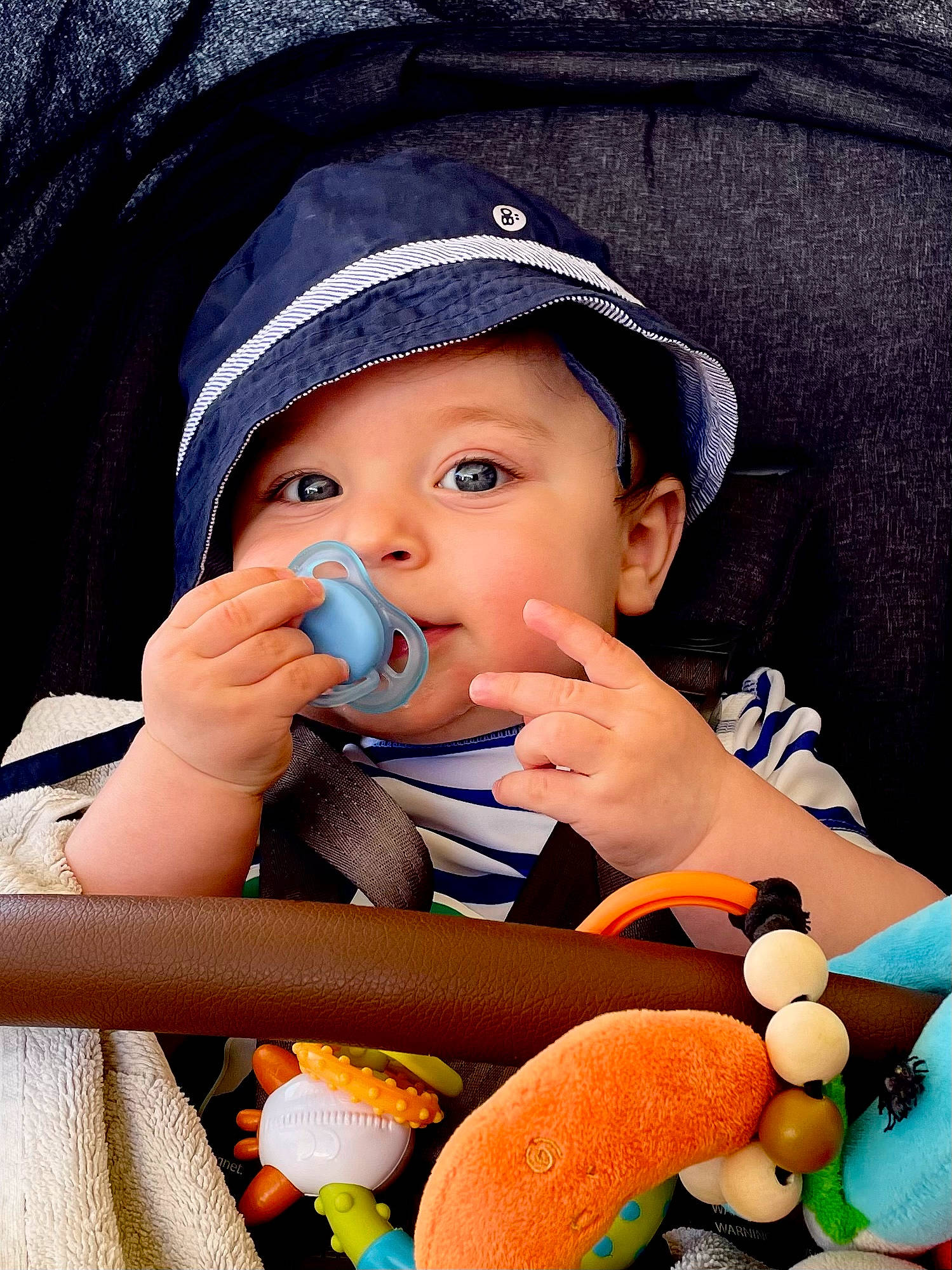 Sacha a rejoint le concours — aidez-le/la à gagner de superbes lots ! arm, baby, baby_toddler_clothing, cap, child, facial_expression, finger, fun, hand, happy, hat, headwear, mouth, nail, nose, organ, people, person, product, skin