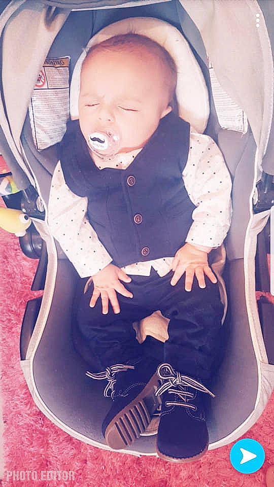 Joud a rejoint le concours — aidez-le/la à gagner de superbes lots ! baby_carriage, baby_products, car_seat, child, fun, girl, happiness, infant, person, photograph, photography, product, sitting, skin, smile, toddler