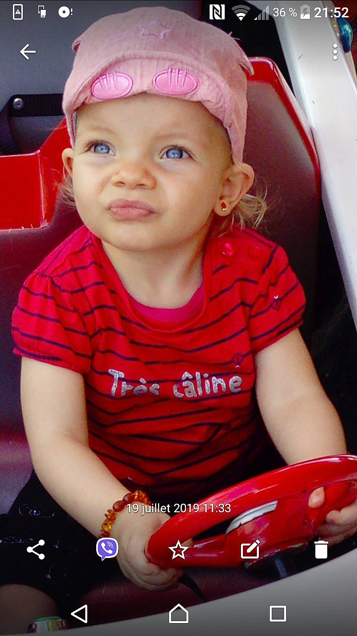 Thalya participe au concours pour gagner de l'argent avec cette photo : baby, cheek, child, child_model, daughter, ear, face, facial_expression, happy, head, headband, headgear, headwear, helmet, lip, person, photography, product, red, skin