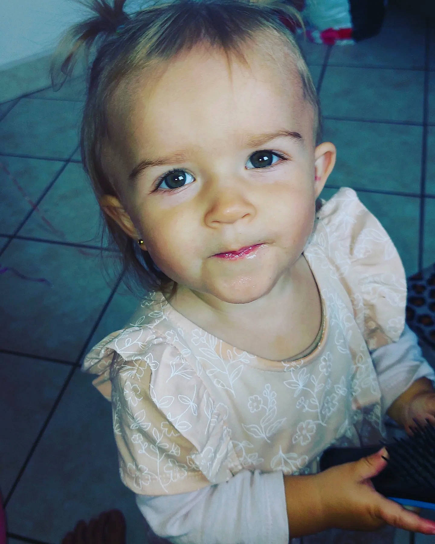 Léna a rejoint le concours — aidez-le/la à gagner de superbes lots ! cheek, chin, ear, eye, eyebrow, eyelash, forehead, gesture, hair, hand, happy, head, iris, lip, mouth, neck, nose, organ, person, skin