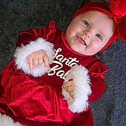 Charlotte a rejoint le concours — aidez-le/la à gagner de superbes lots ! baby, blanket, child, christmas, cozy, cute, festive, floor_tiles, happy, headband, holiday, infant, lying_down, portrait, red_clothing, santa_baby, smiling, tongue_out, velvet, white_trim
