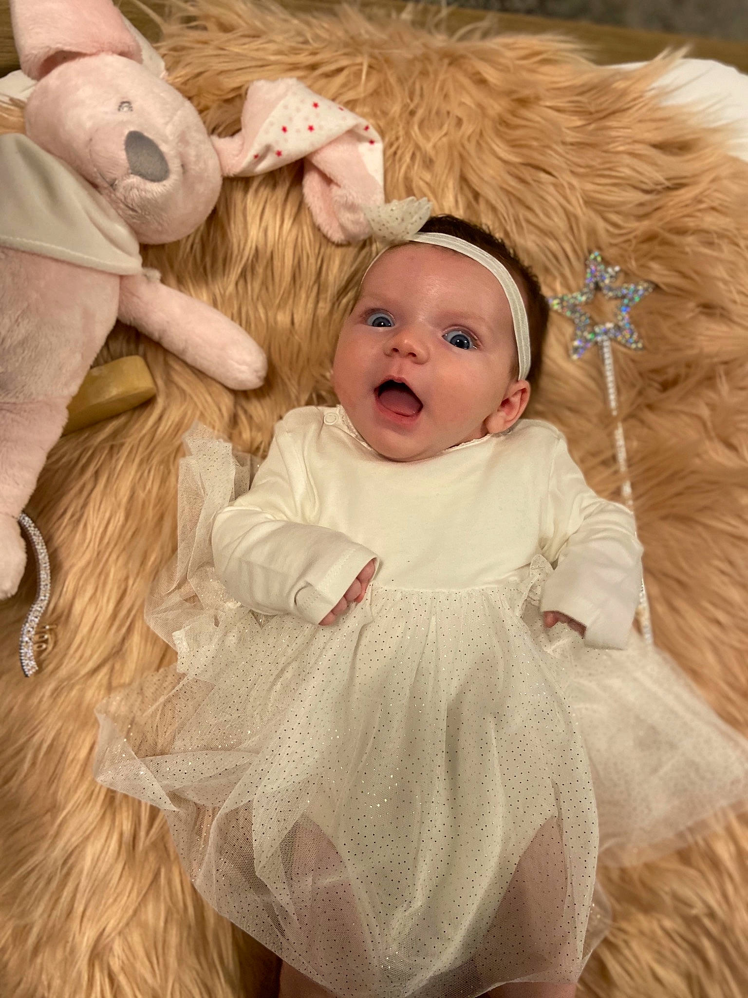 Lya participe au concours pour gagner de l'argent avec cette photo : baby, child, costume, daughter, dress, fun, fur, happy, person, photograph, photography, product, smile, toddler