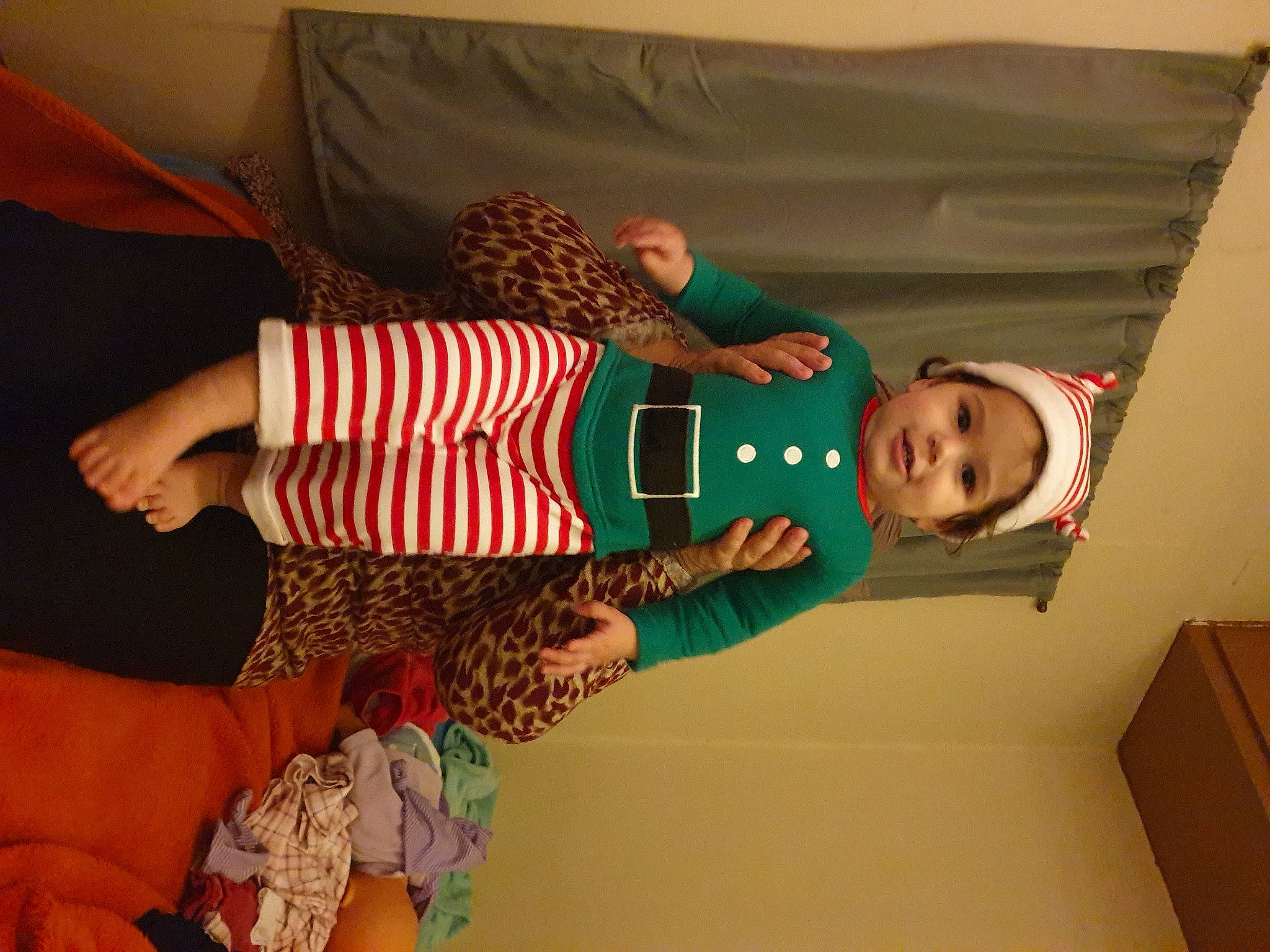 Shaïna participe au concours pour gagner de l'argent avec cette photo : baby_toddler_clothing, child, comfort, elbow, fun, gesture, hardwood, headwear, human_leg, lap, linens, nail, pattern, person, room, sleeve, sock, thigh, thumb, toddler