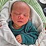 Toakai a rejoint le concours — aidez-le/la à gagner de superbes lots ! baby, newborn, sleeping, blanket, green_stripes, cozy, infant, child, peaceful, face, wrapped, cute, soft, clothing, portrait, indoors, hand, resting, closeup, toddler