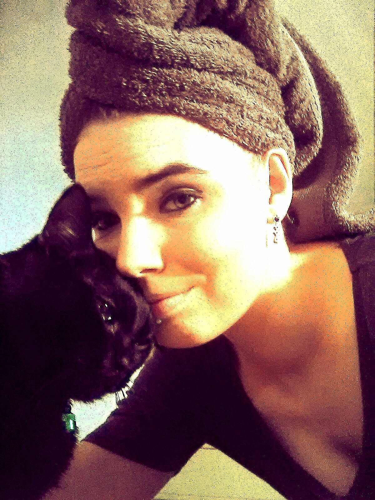 Fripouille participe au concours pour gagner de l'argent avec cette photo : beauty, black_hair, cap, carnivore, chin, cool, ear, eye, eyebrow, face, flash_photography, forehead, hair, happy, head, headpiece, jaw, lip, long_hair, neck