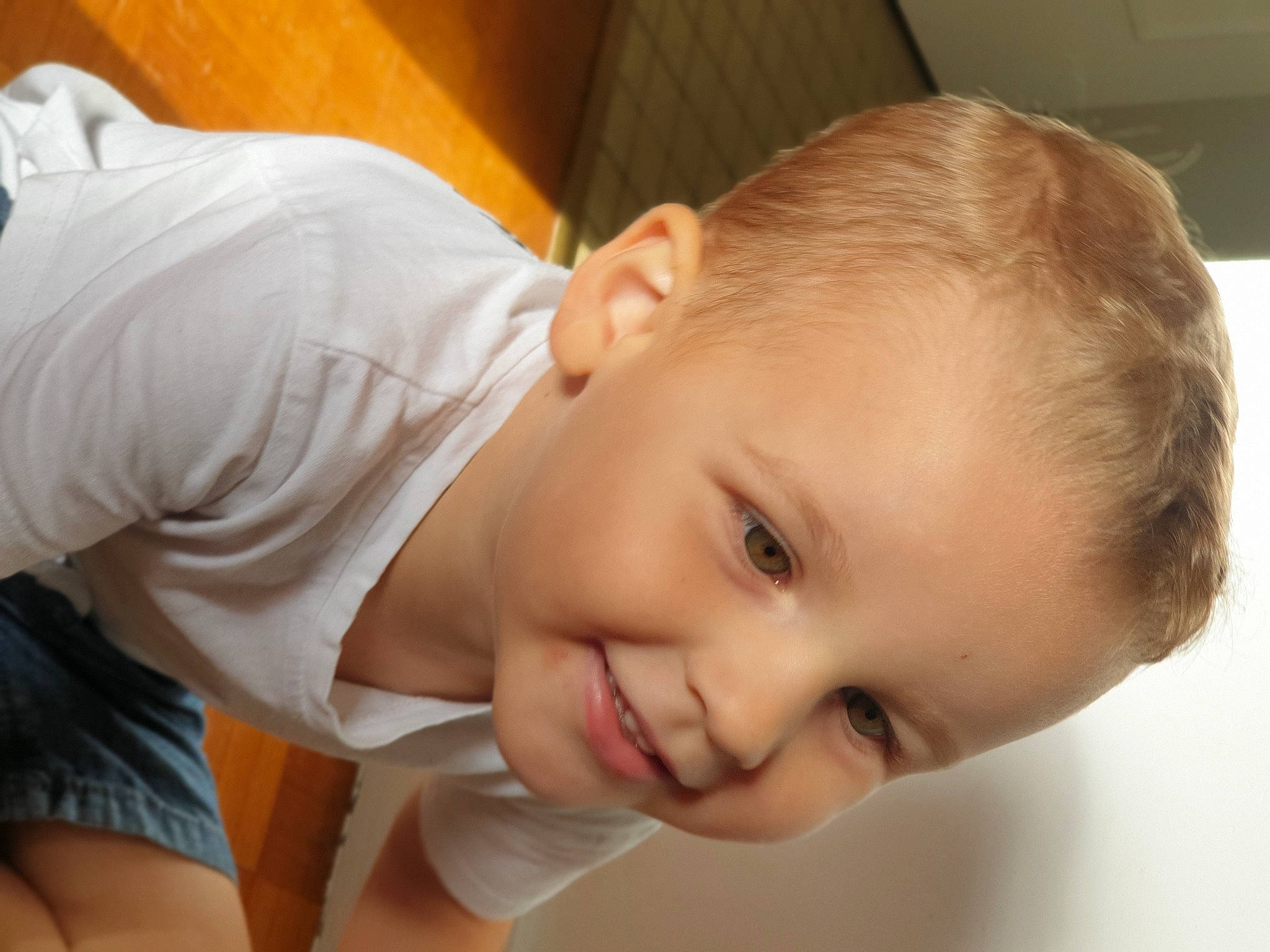 éthan a rejoint le concours — aidez-le/la à gagner de superbes lots ! baby, baby_toddler_clothing, cheek, child, ear, elbow, eye, eyelash, facial_expression, forehead, fun, gesture, happy, joy, lip, mouth, neck, nose, person, skin