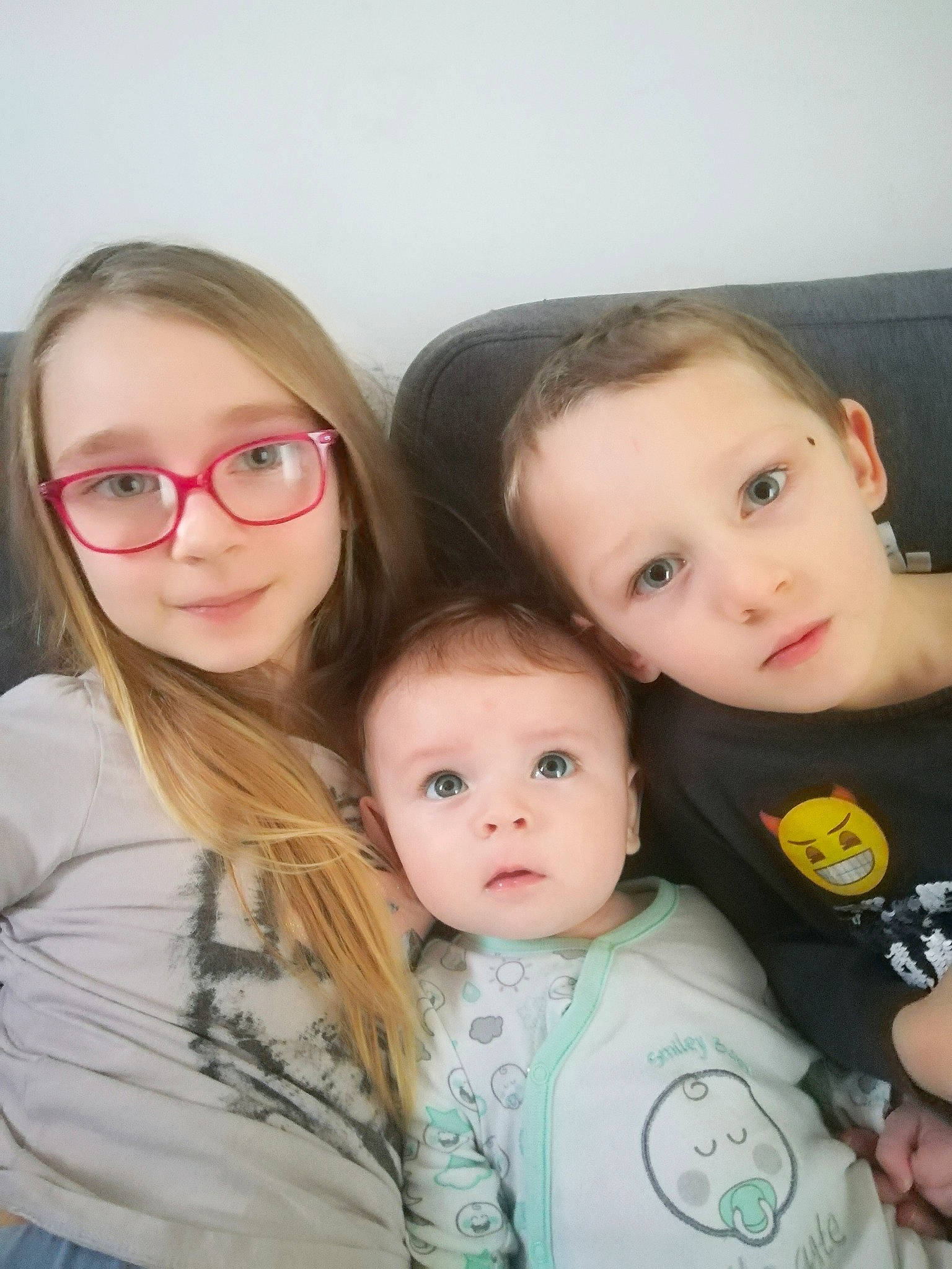 Kenzo participe au concours pour gagner de l'argent avec cette photo : baby, cheek, child, daughter, eye, face, fun, glasses, head, iris, lip, mother, nose, people, person, photography, selfie, sibling, skin, smile