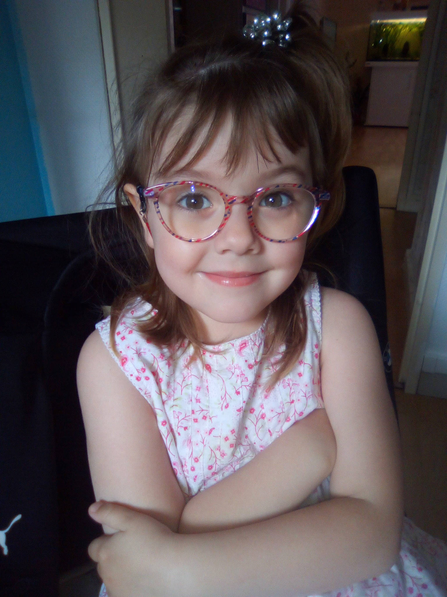 Marjanna a rejoint le concours — aidez-le/la à gagner de superbes lots ! bangs, black_hair, cheek, chin, ear, eye, eyebrow, eyelash, eyewear, facial_expression, flash_photography, glasses, hairstyle, head, iris, joy, lip, organ, person, skin