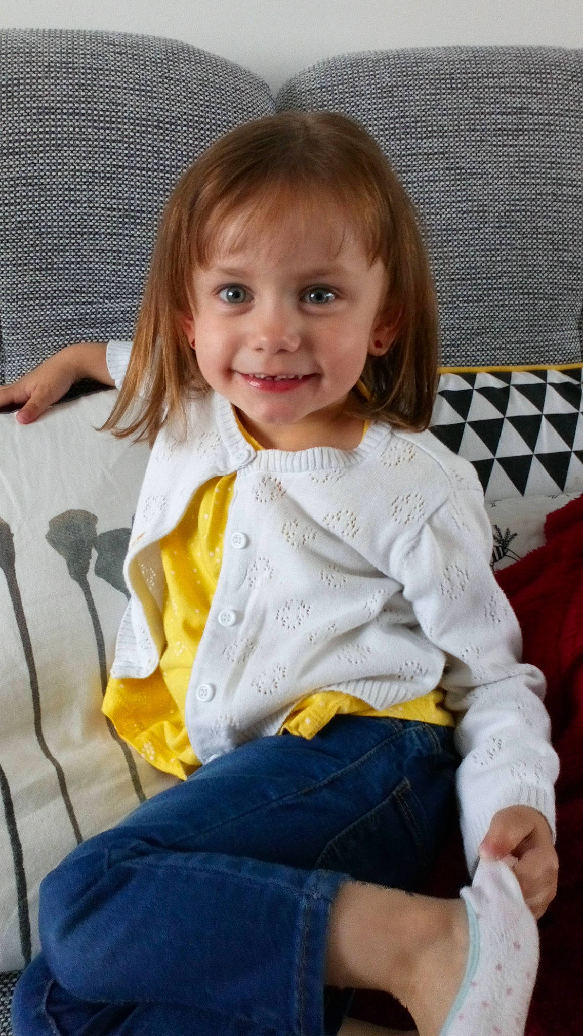 Louane a rejoint le concours — aidez-le/la à gagner de superbes lots ! child, child_model, day, fun, girl, human_hair_color, infant, joy, outerwear, pattern, person, product, sitting, skin, smile, standing, toddler