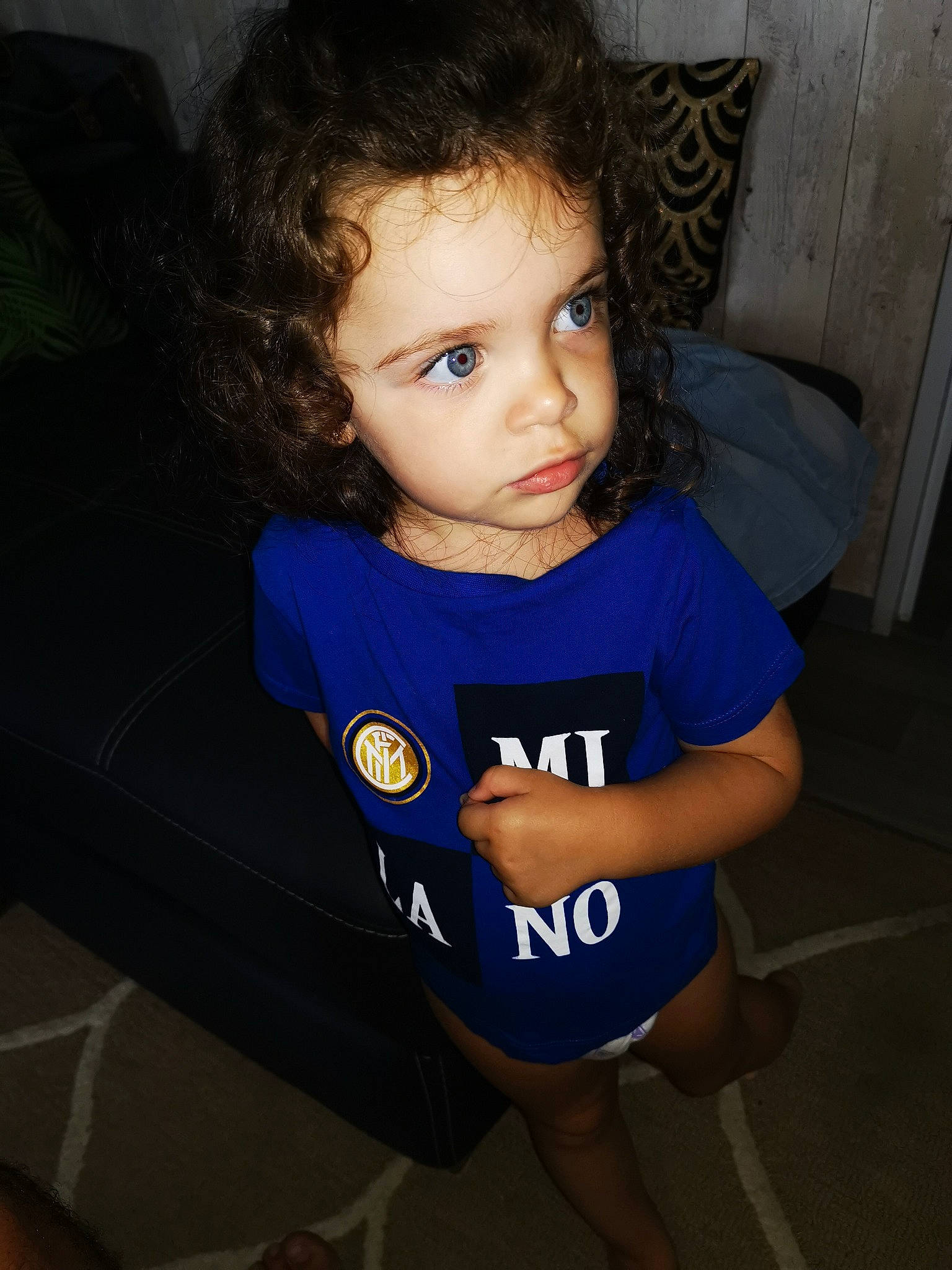 Ariana participe au concours pour gagner de l'argent avec cette photo : arm, baby, blue, cheek, child, electric_blue, eye, face, fictional_character, head, iris, person, personal_protective_equipment, skin, sleeve, smile, sportswear, t_shirt, toddler