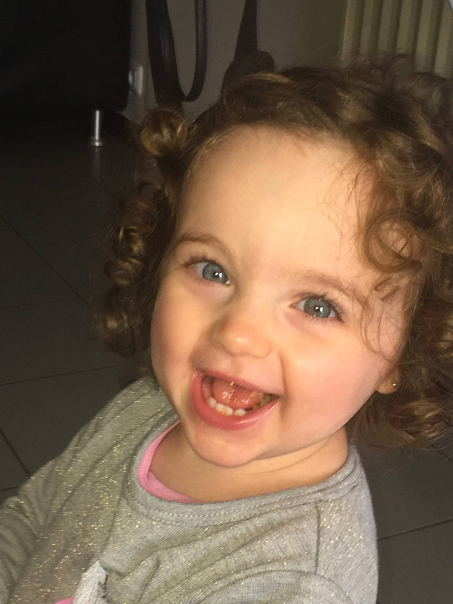 Sihem a rejoint le concours — aidez-le/la à gagner de superbes lots ! beauty, blond, child, eye, face, facial_expression, girl, hair, hairstyle, head, joy, lady, mouth, nose, organ, person, portrait, skin, smile, toddler