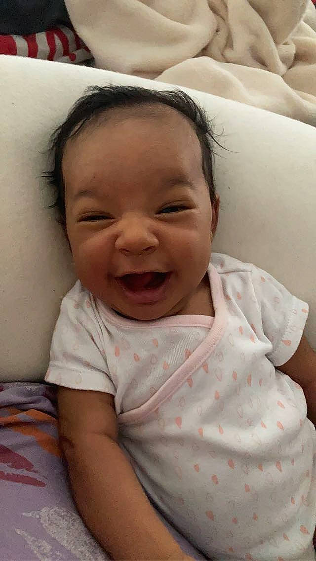 Maïhwenn participe au concours pour gagner de l'argent avec cette photo : baby, baby_toddler_clothing, cheek, chin, comfort, eyebrow, facial_expression, happy, head, iris, lip, mouth, neck, nose, person, product, skin, sleeve, smile, textile