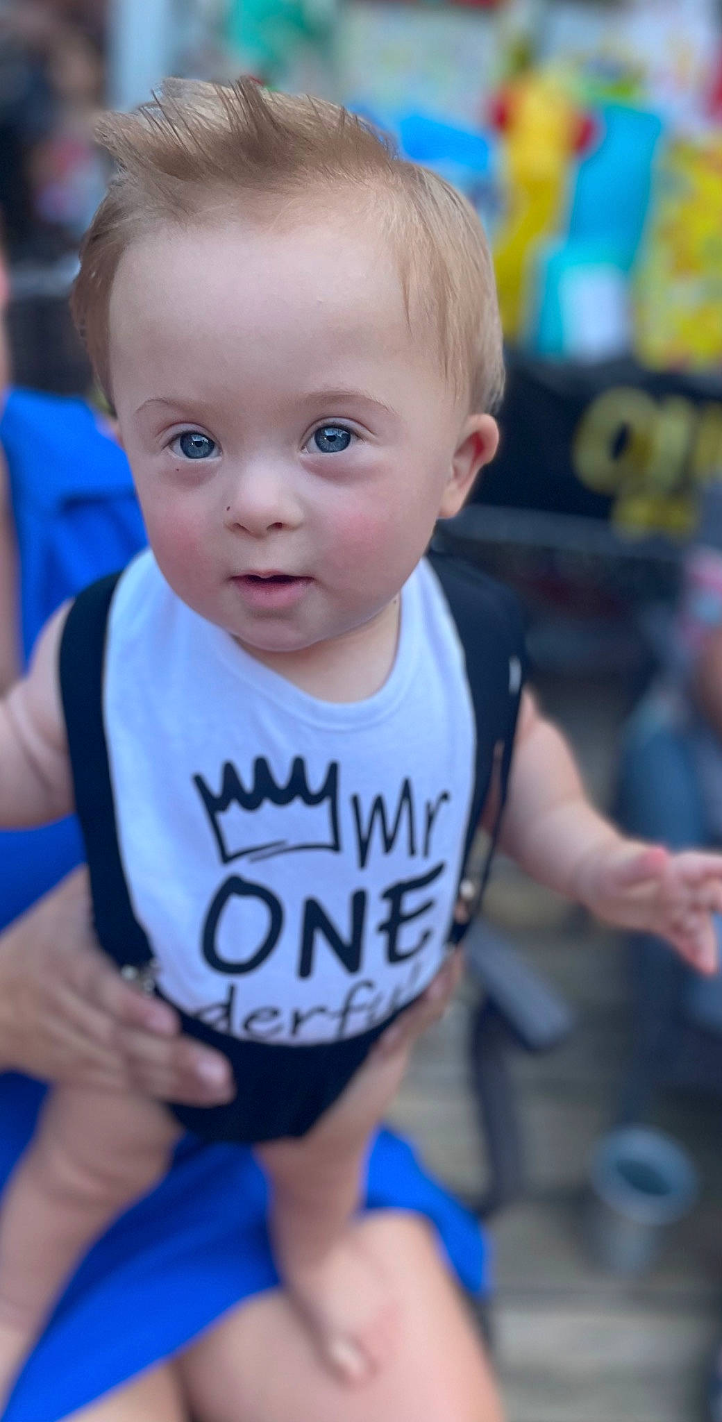 Lincoln is registered to the contest to win money with this photo: arm, cheek, chin, cool, ear, face, facial_expression, hair, happy, head, human_body, iris, joint, mouth, muscle, person, shoulder, skin, sleeve, smile