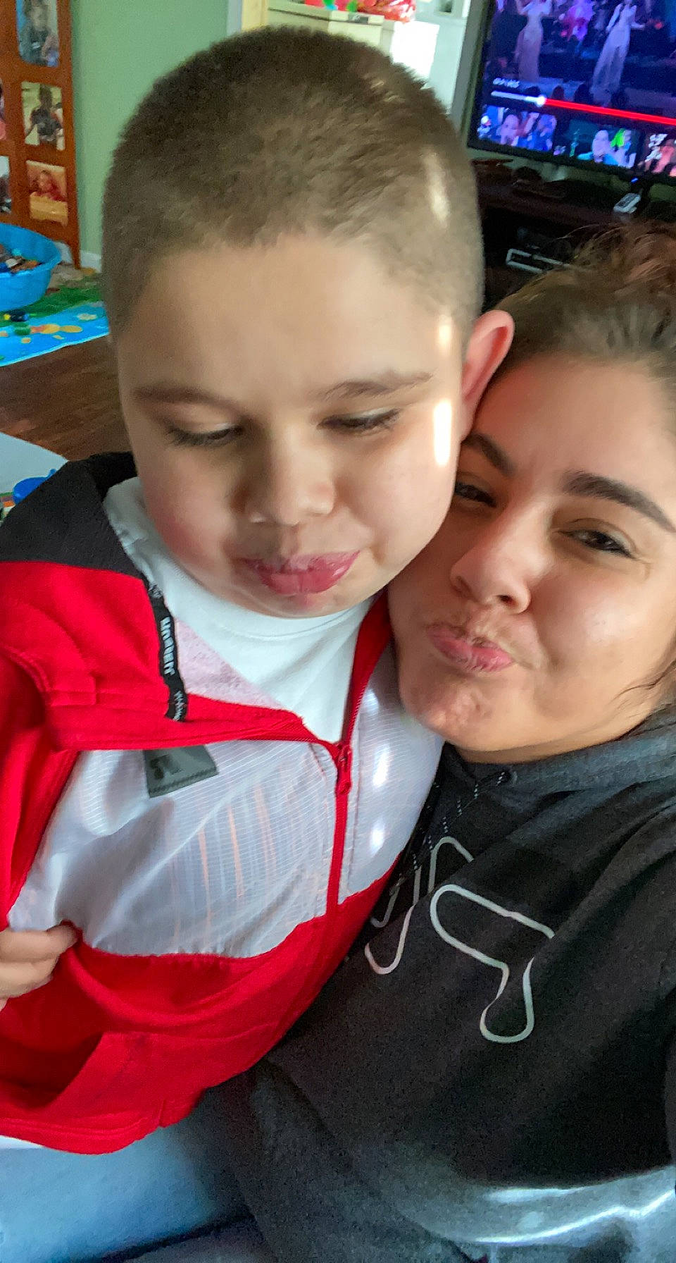 Marlaynee is registered to the contest to win money with this photo: blue, cheek, chin, ear, eyebrow, face, facial_expression, forehead, gesture, hair, happy, head, human, iris, joy, mammal, mouth, nose, organ, person