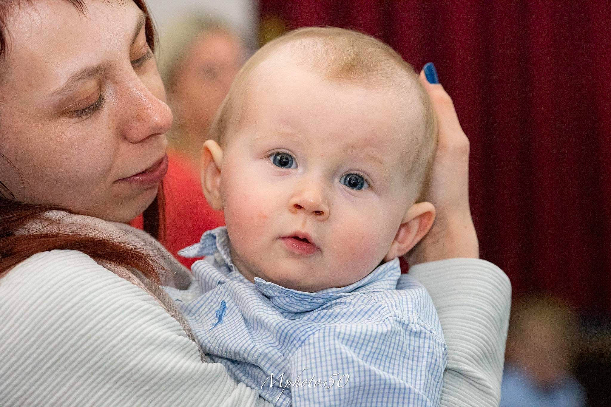 Mylan a rejoint le concours — aidez-le/la à gagner de superbes lots ! baby, baby_toddler_clothing, cheek, child, chin, comfort, curtain, event, flash_photography, fun, gesture, happy, iris, nose, person, portrait_photography, sitting, skin, sleeve, toddler