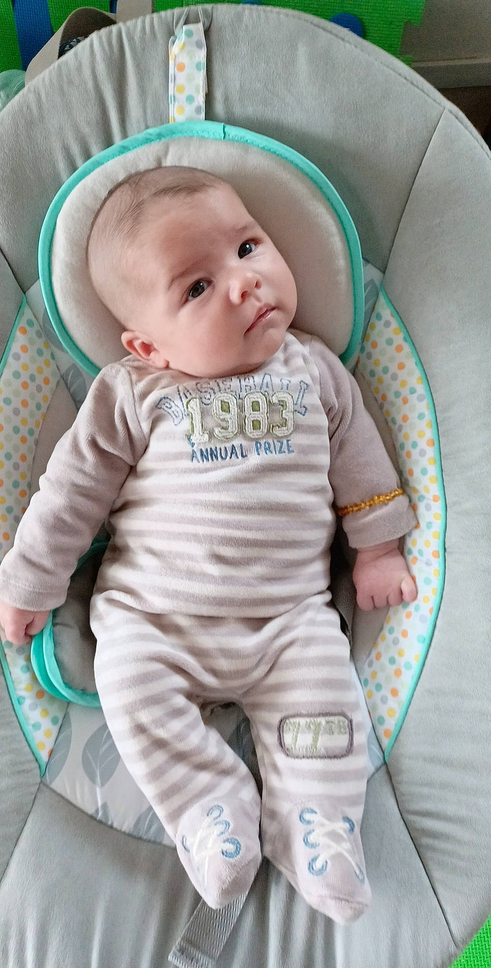 Maylon a rejoint le concours — aidez-le/la à gagner de superbes lots ! baby, baby_products, baby_safety, baby_toddler_clothing, cheek, child, collar, comfort, eye, face, facial_expression, linens, person, pink, product, sitting, skin, sleeve, t_shirt, toddler