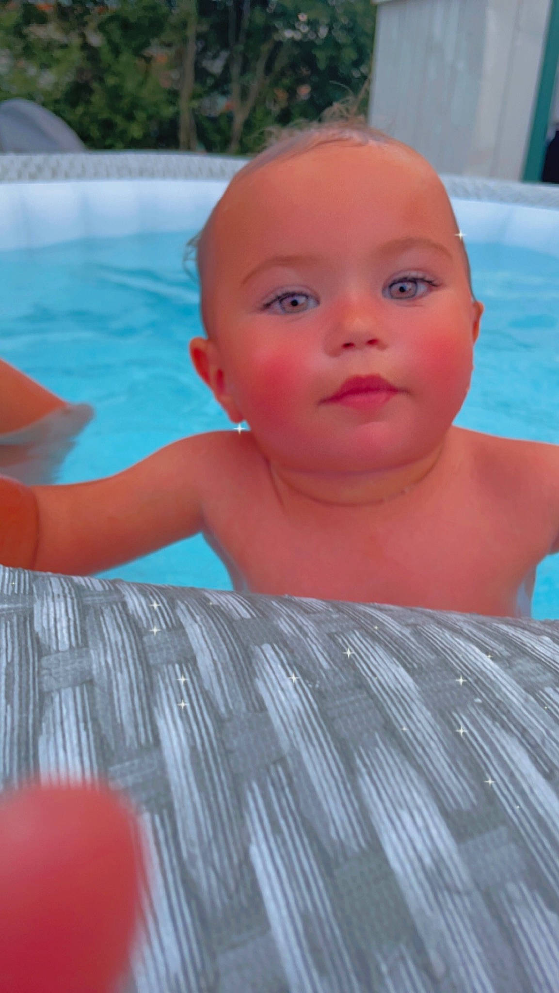 Louna a rejoint le concours — aidez-le/la à gagner de superbes lots ! azure, baby, bathing, beauty, chest, child, fun, happy, leisure, leisure_centre, muscle, person, play, recreation, sitting, skin, smile, swimming_pool, toddler, vacation